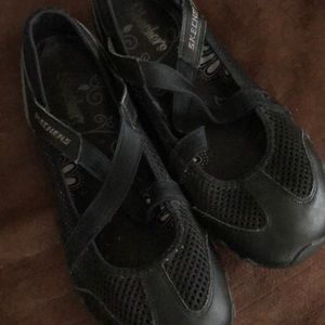 Skechers size 8 1/2 med